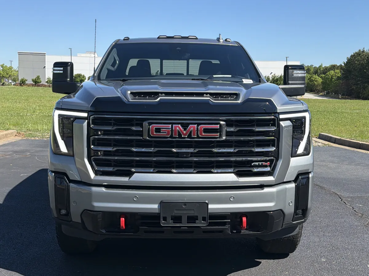 2025 GMC Sierra 2500HD AT4 thumbnail 2