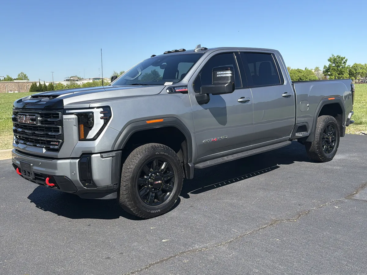 2025 GMC Sierra 2500HD AT4 thumbnail 5