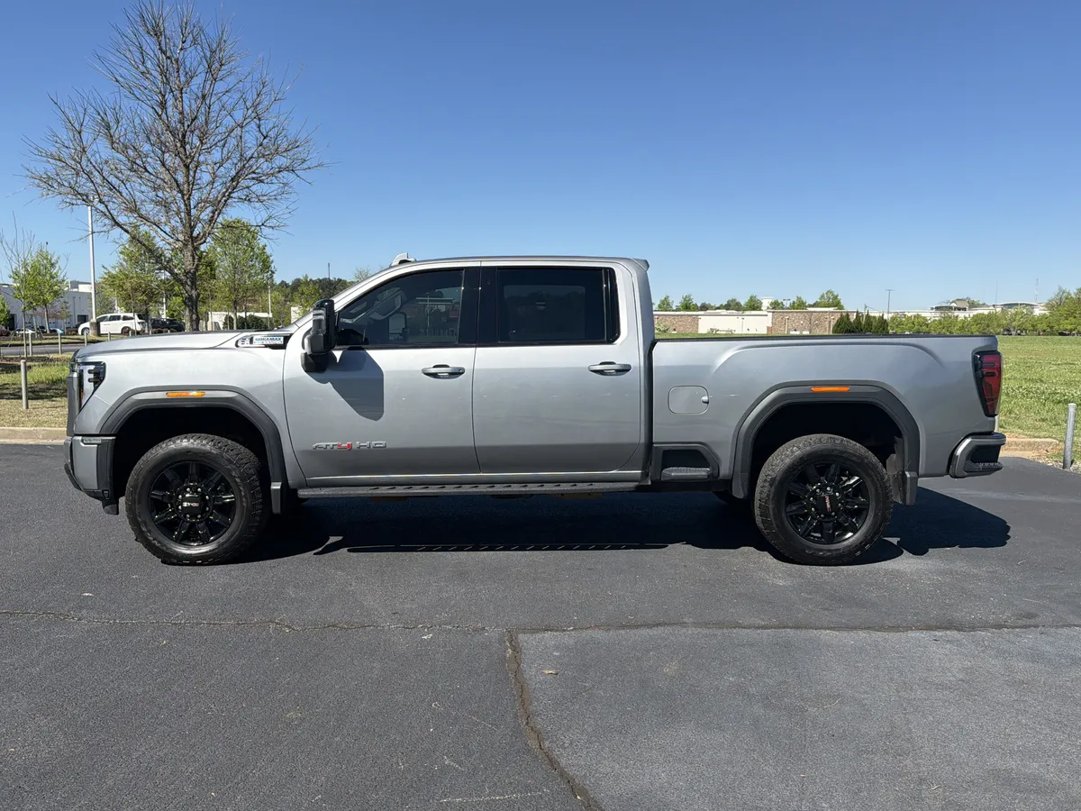 2025 GMC Sierra 2500HD AT4 thumbnail 6