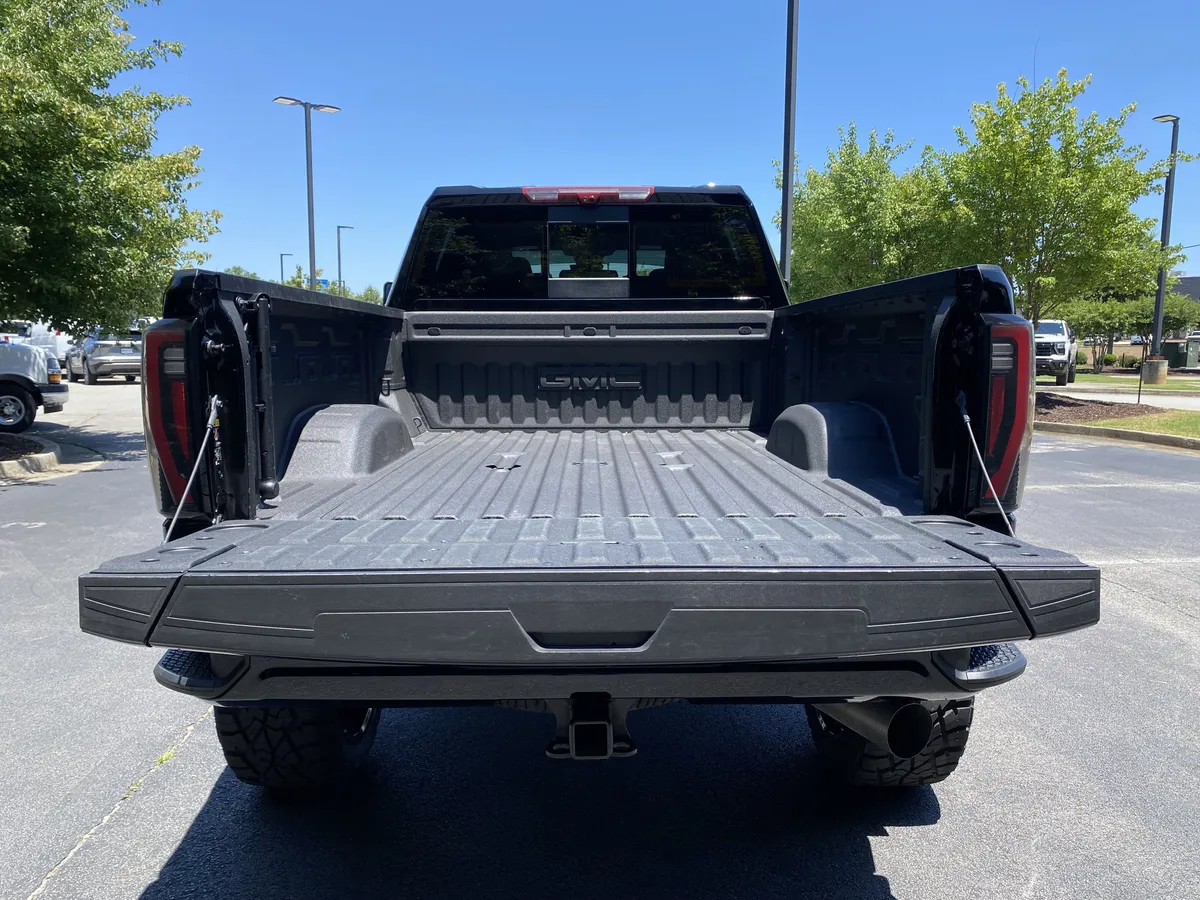 2025 GMC Sierra 2500HD AT4 thumbnail 11
