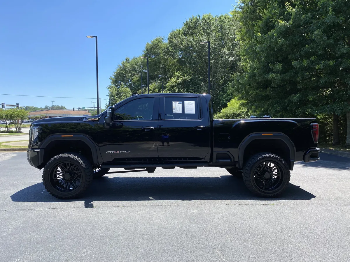 2025 GMC Sierra 2500HD AT4 thumbnail 5