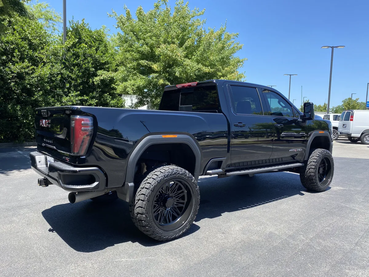 2025 GMC Sierra 2500HD AT4 thumbnail 8