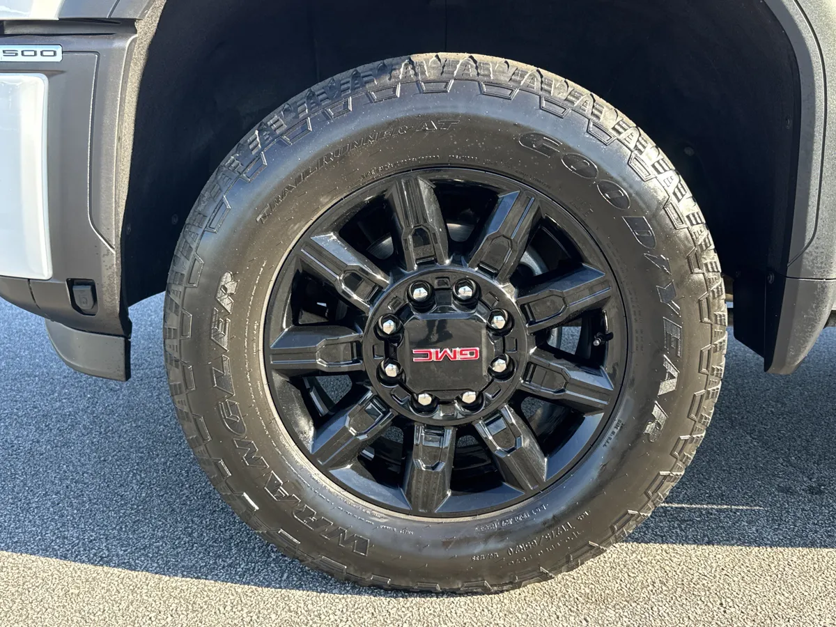 2025 GMC Sierra 2500HD AT4 thumbnail 11
