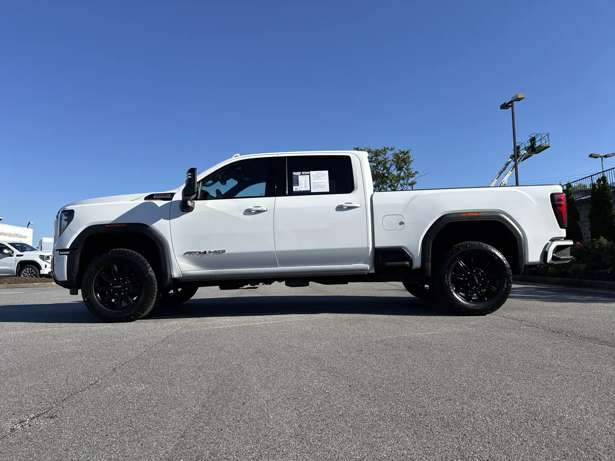 2025 GMC Sierra 2500HD AT4 thumbnail 6