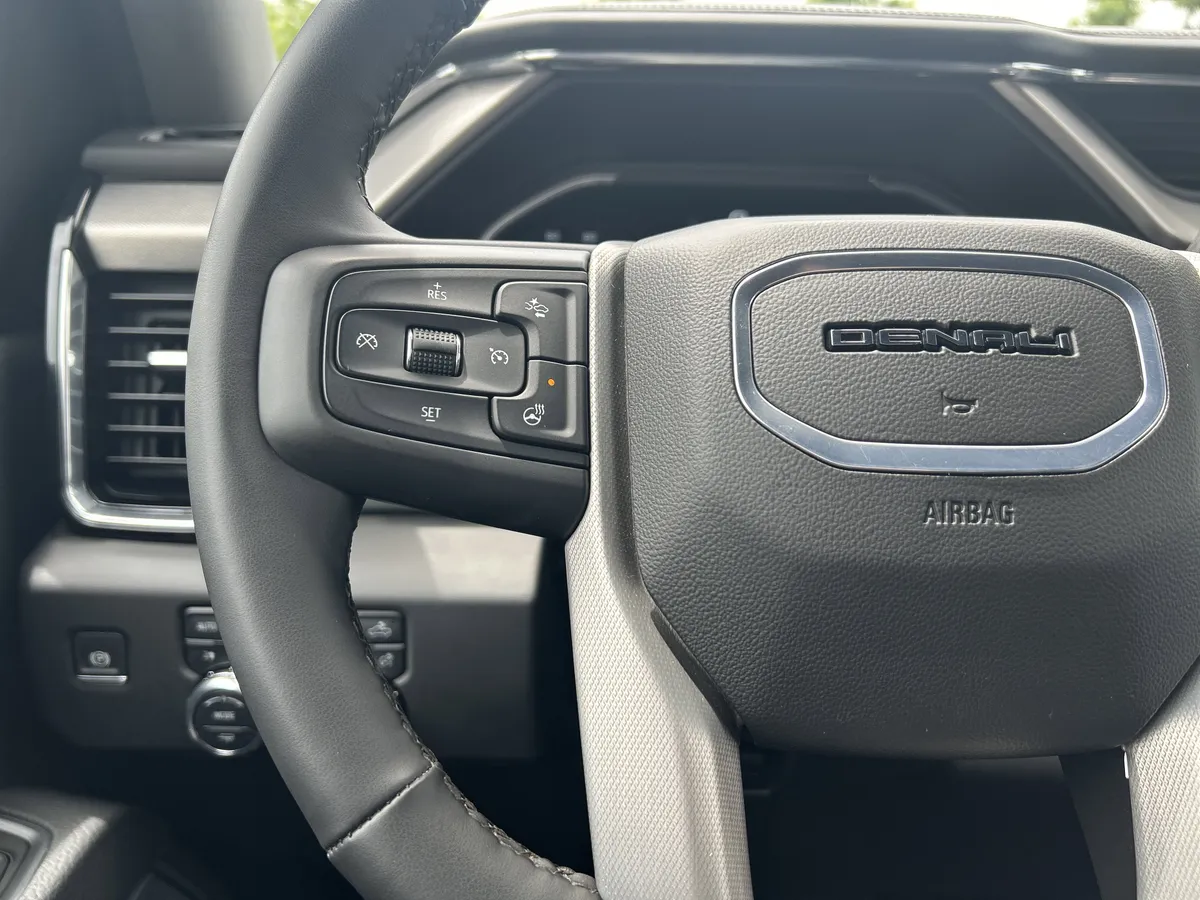 2025 GMC Sierra 3500HD Denali thumbnail 17