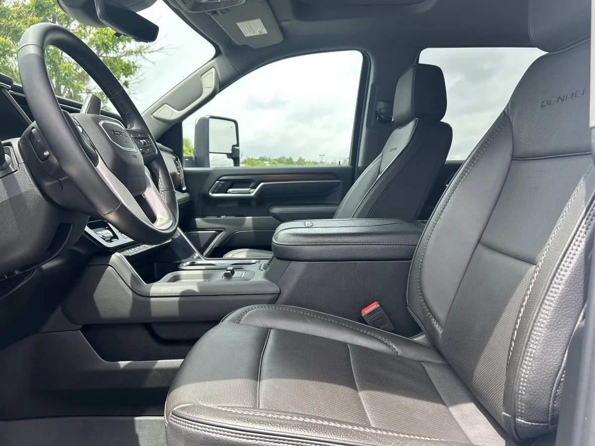 2025 GMC Sierra 3500HD Denali thumbnail 23