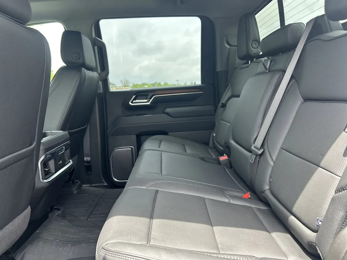 2025 GMC Sierra 3500HD Denali thumbnail 25