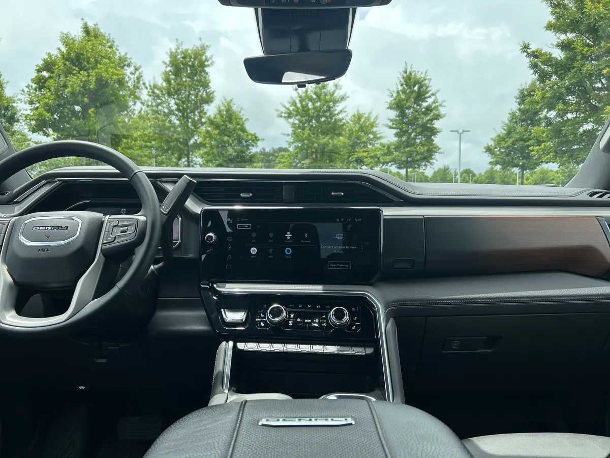 2025 GMC Sierra 3500HD Denali thumbnail 28