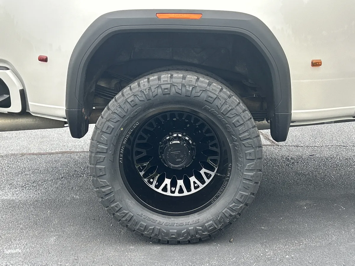 2025 GMC Sierra 3500HD Denali thumbnail 33