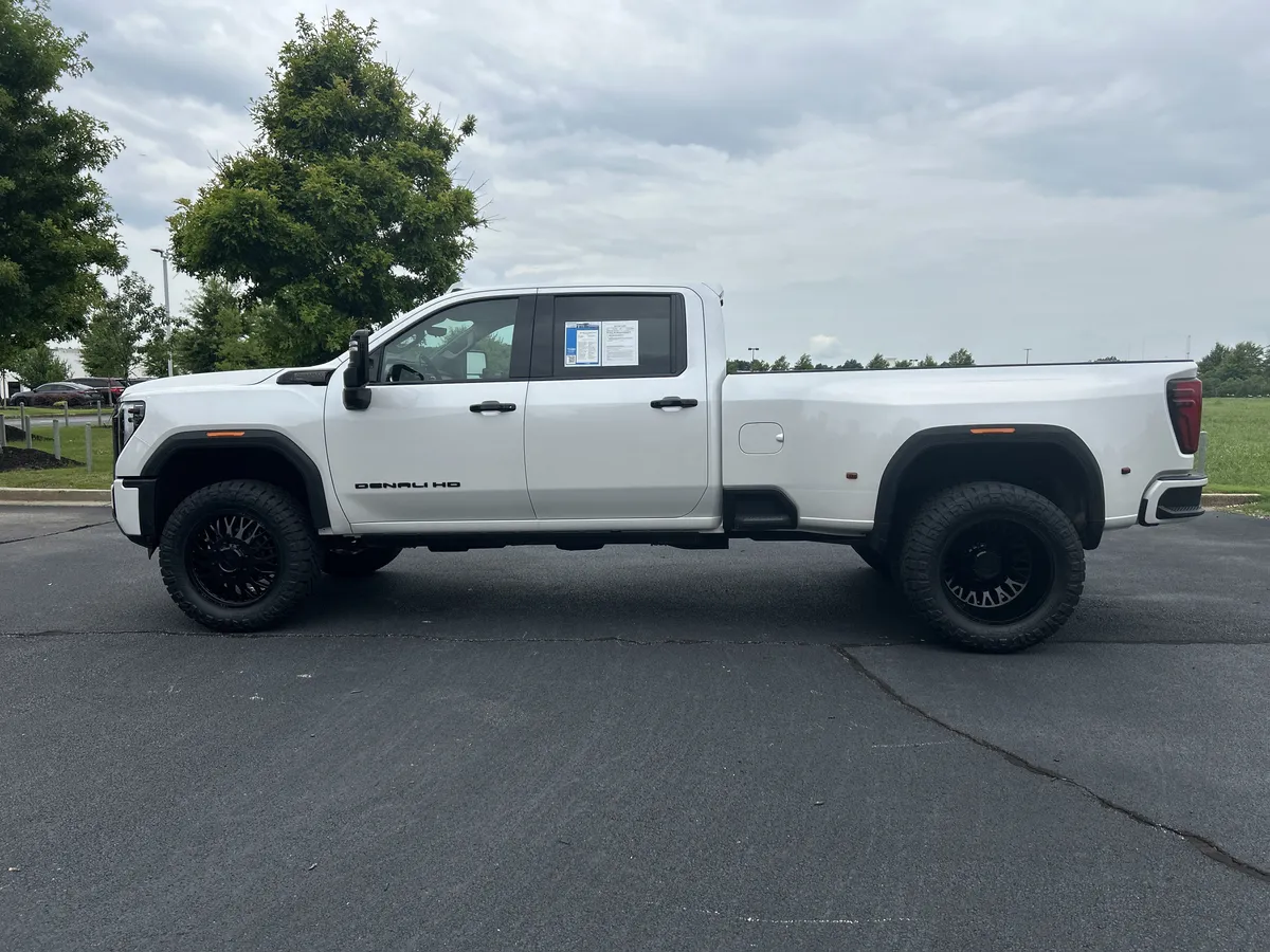 2025 GMC Sierra 3500HD Denali thumbnail 5