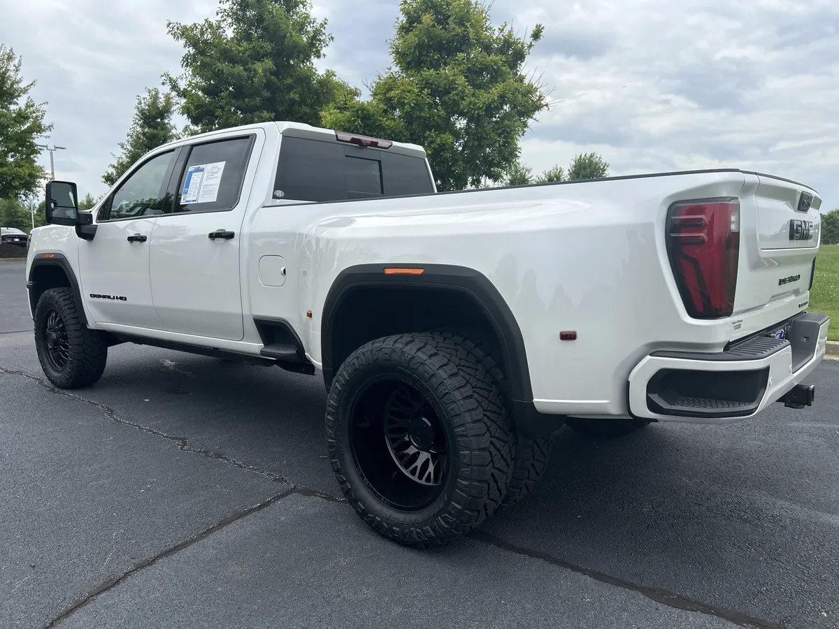 2025 GMC Sierra 3500HD Denali thumbnail 6