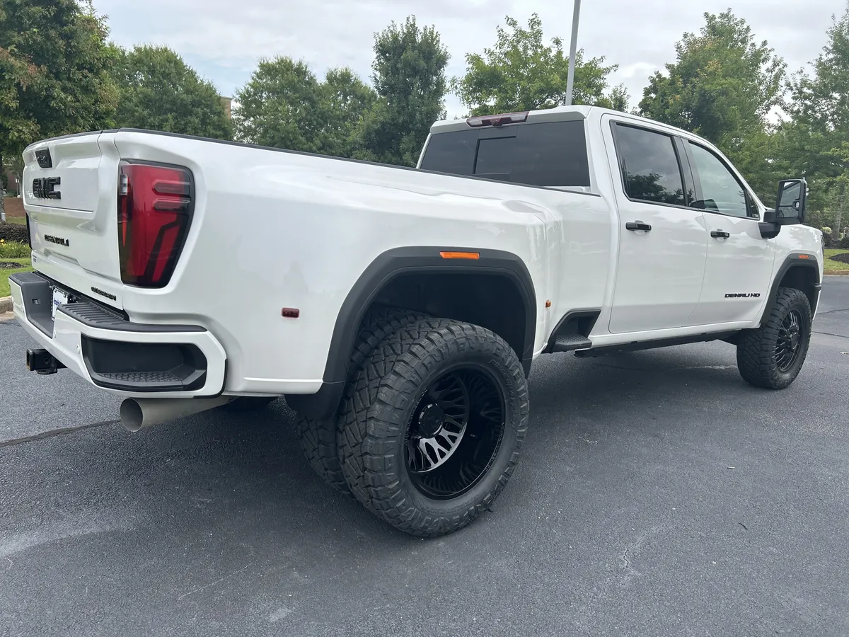 2025 GMC Sierra 3500HD Denali thumbnail 8