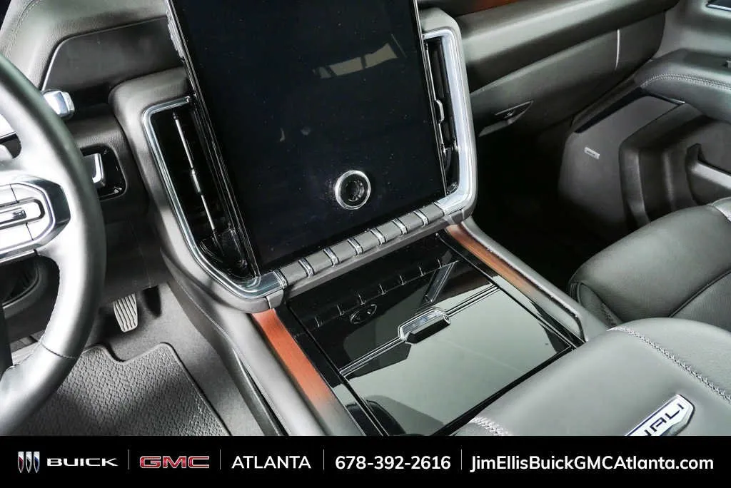 2025 GMC Yukon Denali thumbnail 18