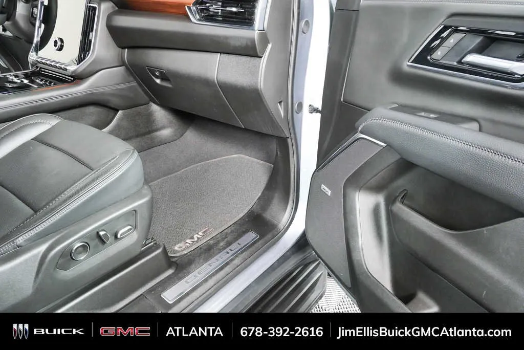 2025 GMC Yukon Denali thumbnail 24