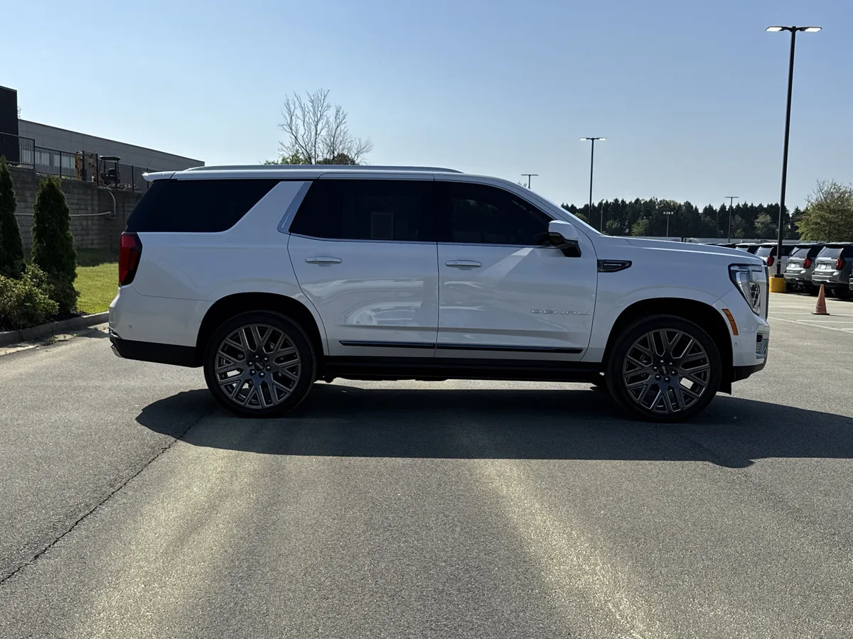 2025 GMC Yukon Denali Ultimate thumbnail 10