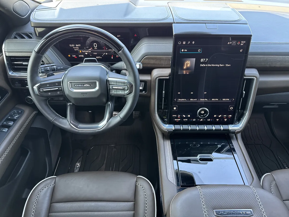 2025 GMC Yukon Denali Ultimate thumbnail 17