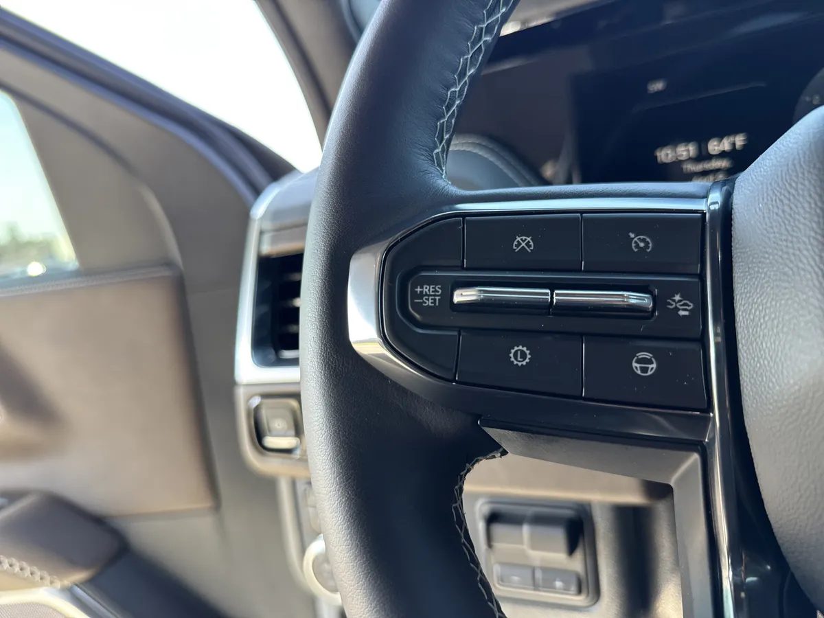 2025 GMC Yukon Denali Ultimate thumbnail 19