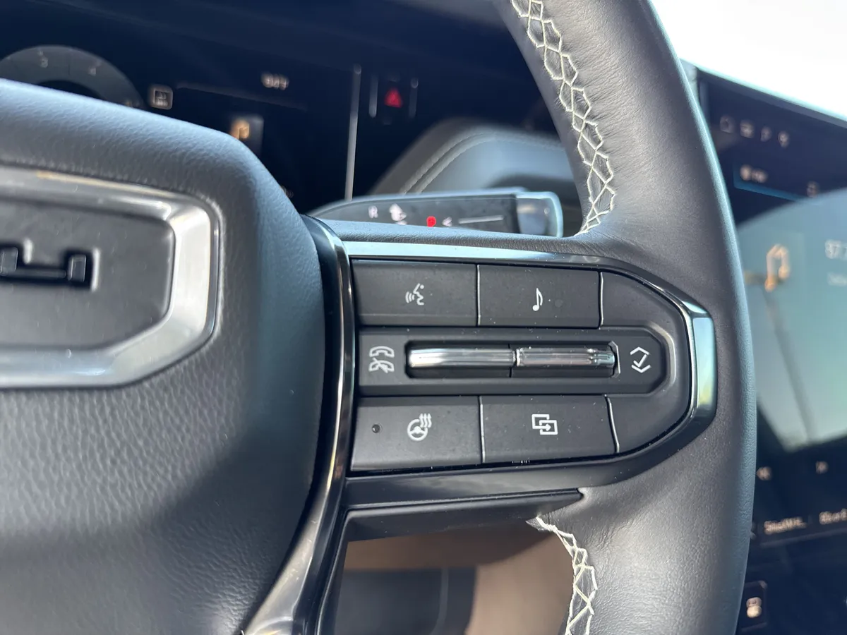 2025 GMC Yukon Denali Ultimate thumbnail 20