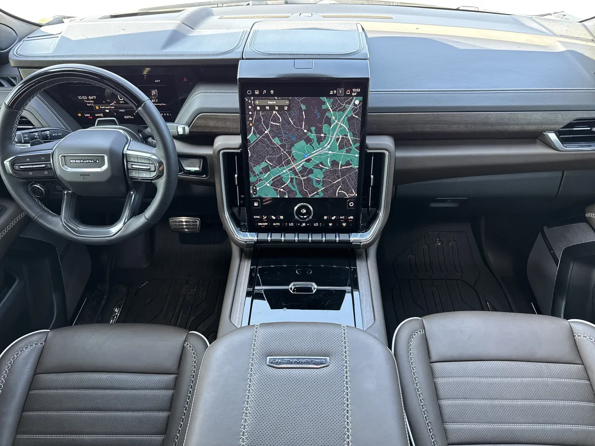 2025 GMC Yukon Denali Ultimate thumbnail 30