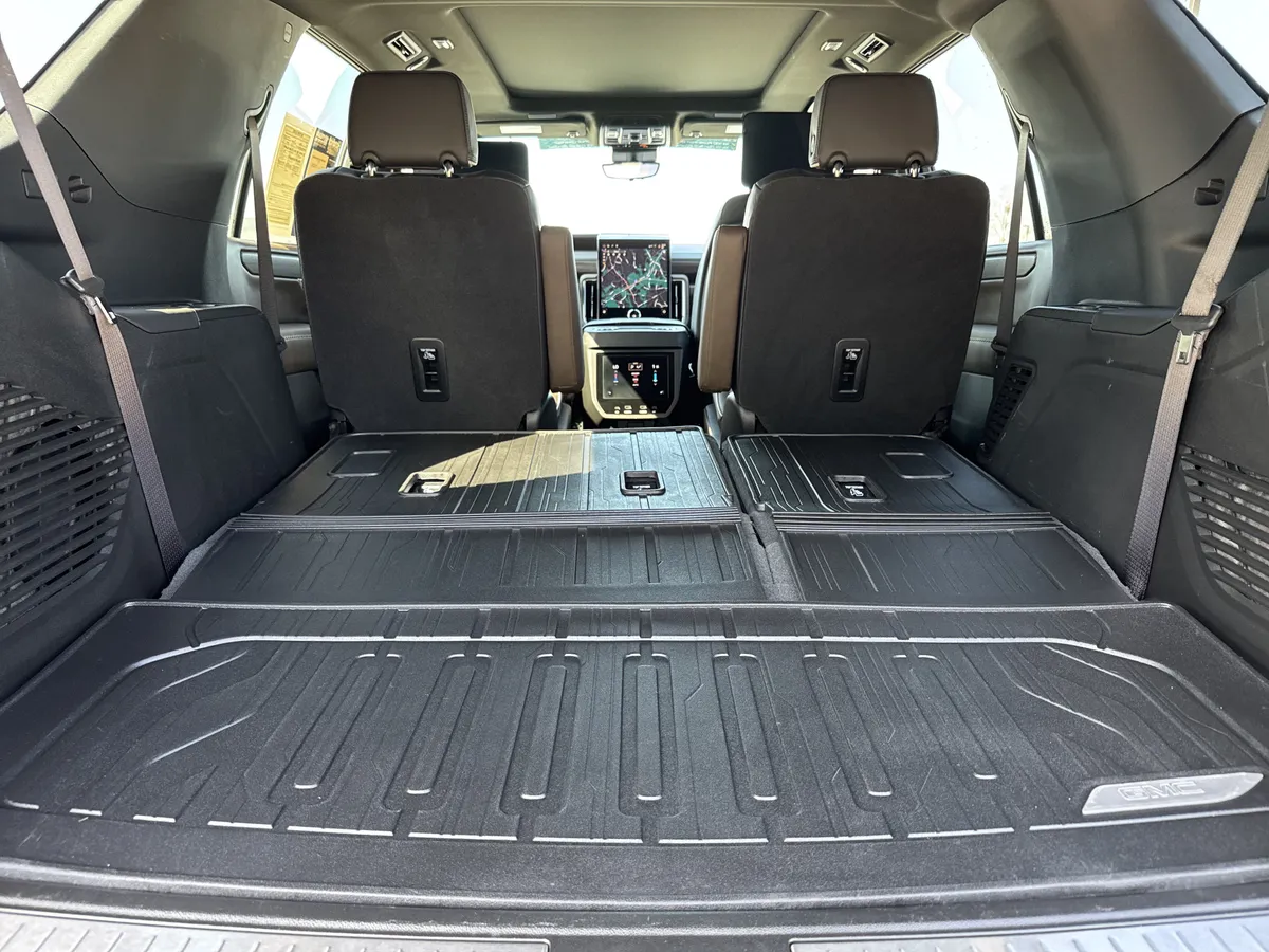 2025 GMC Yukon Denali Ultimate thumbnail 37