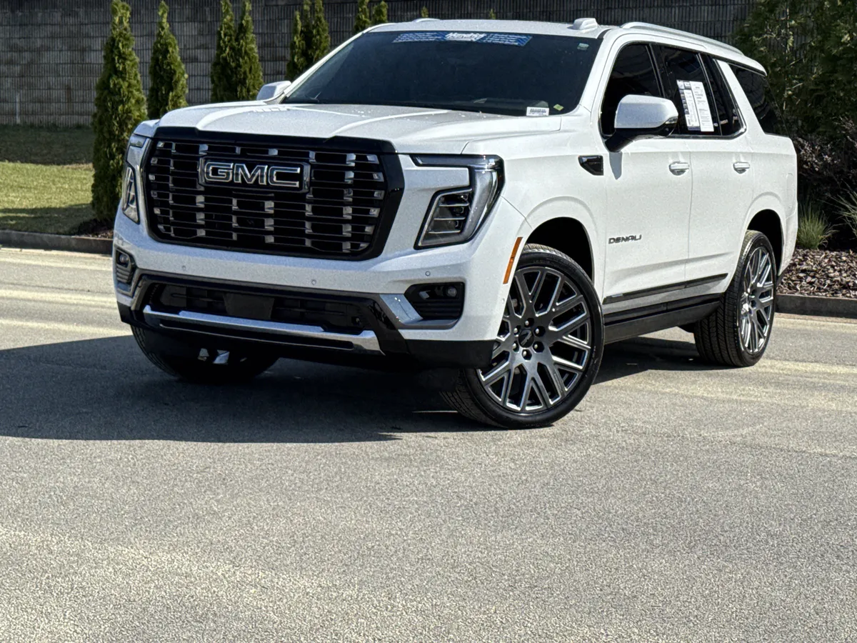 2025 GMC Yukon Denali Ultimate thumbnail 4