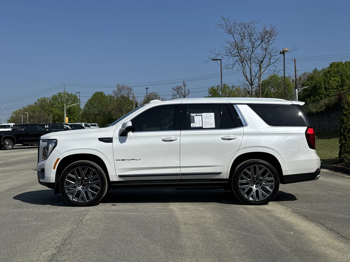 2025 GMC Yukon Denali Ultimate thumbnail 6