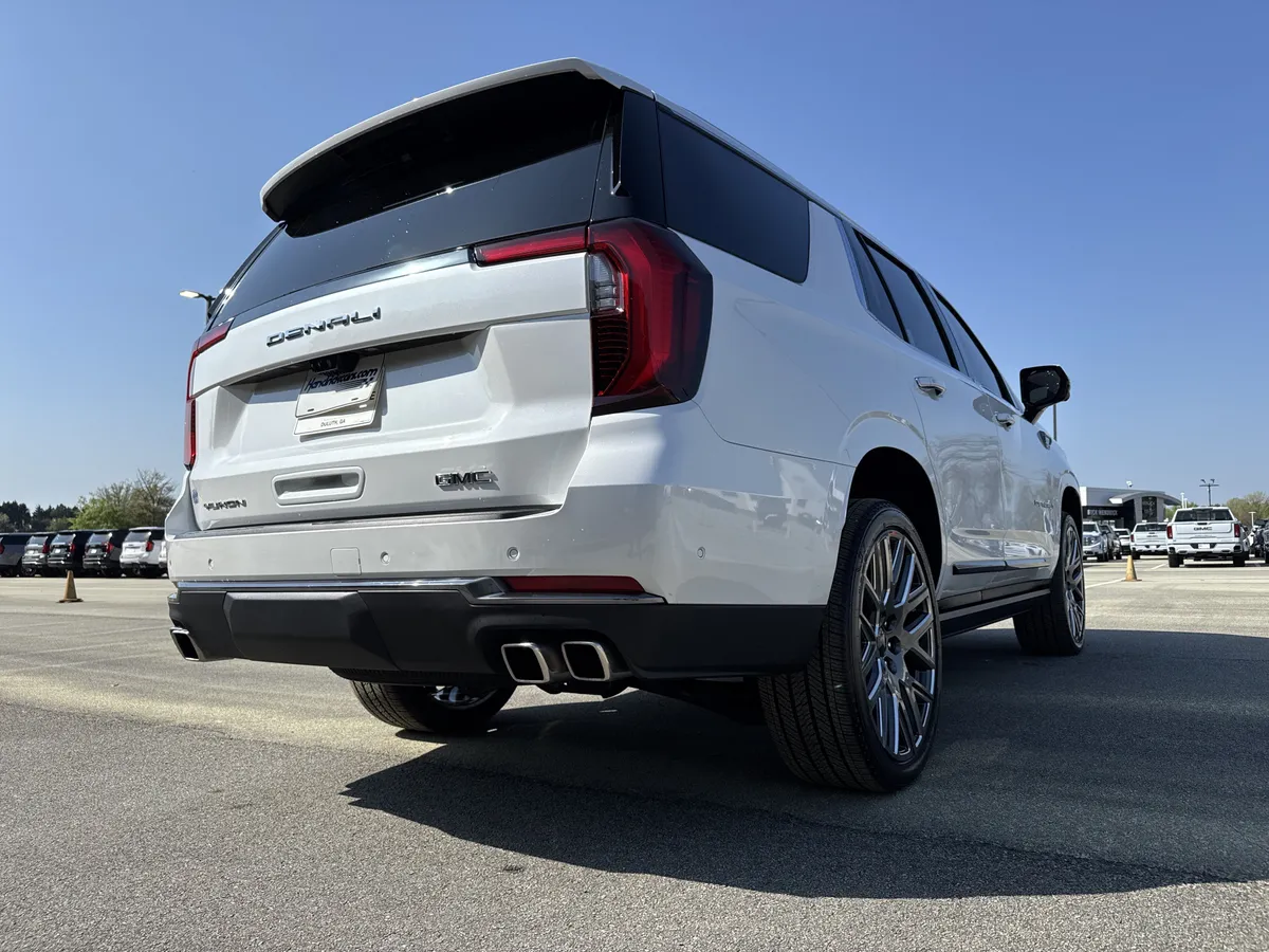 2025 GMC Yukon Denali Ultimate thumbnail 9