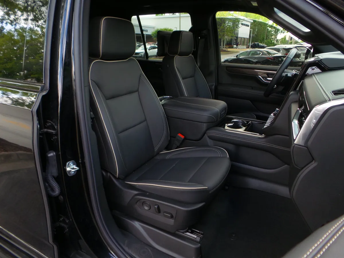 2025 GMC Yukon Elevation thumbnail 17