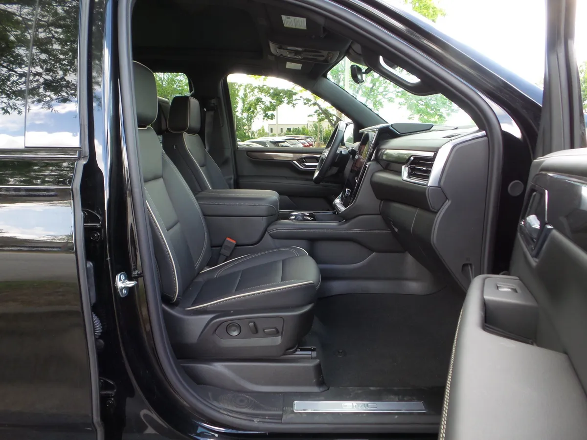2025 GMC Yukon Elevation thumbnail 40