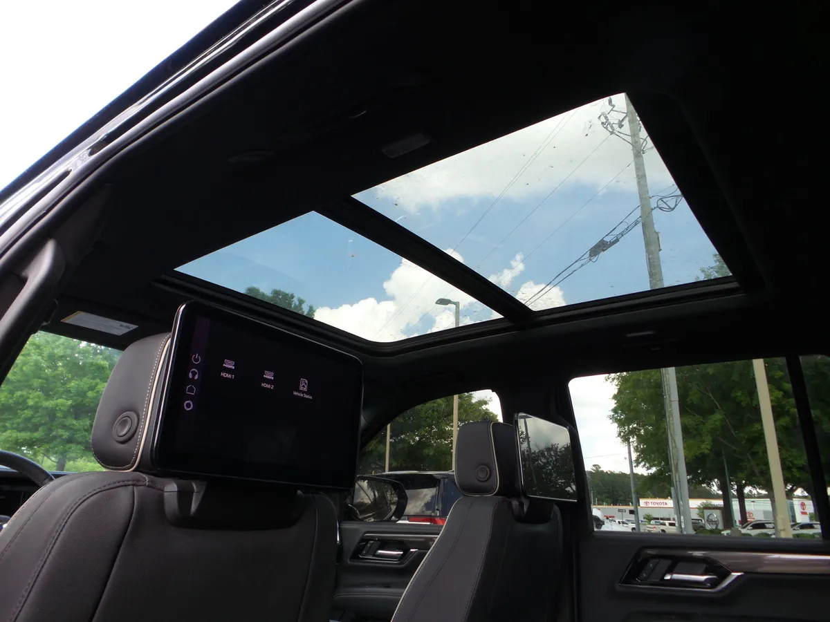 2025 GMC Yukon Elevation thumbnail 6