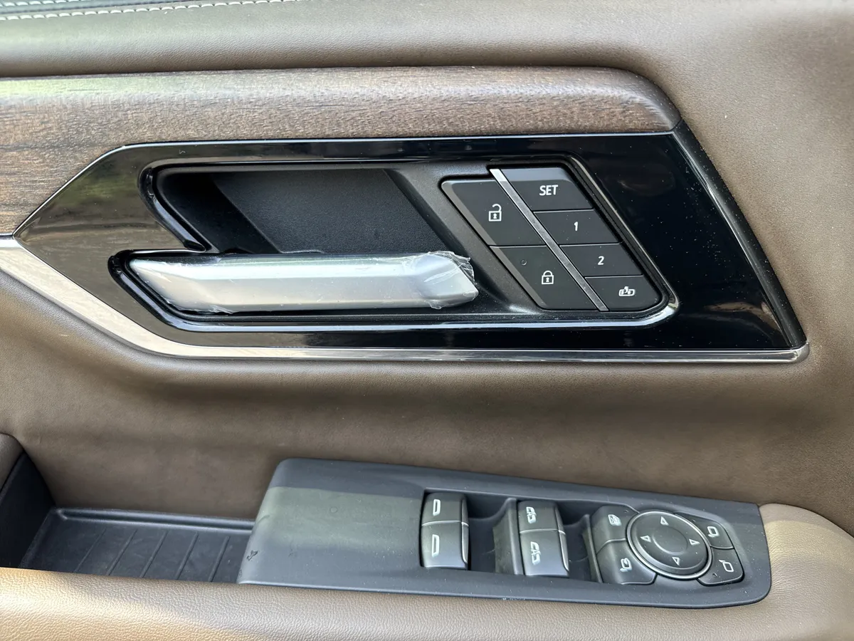 2025 GMC Yukon XL Denali Ultimate thumbnail 14