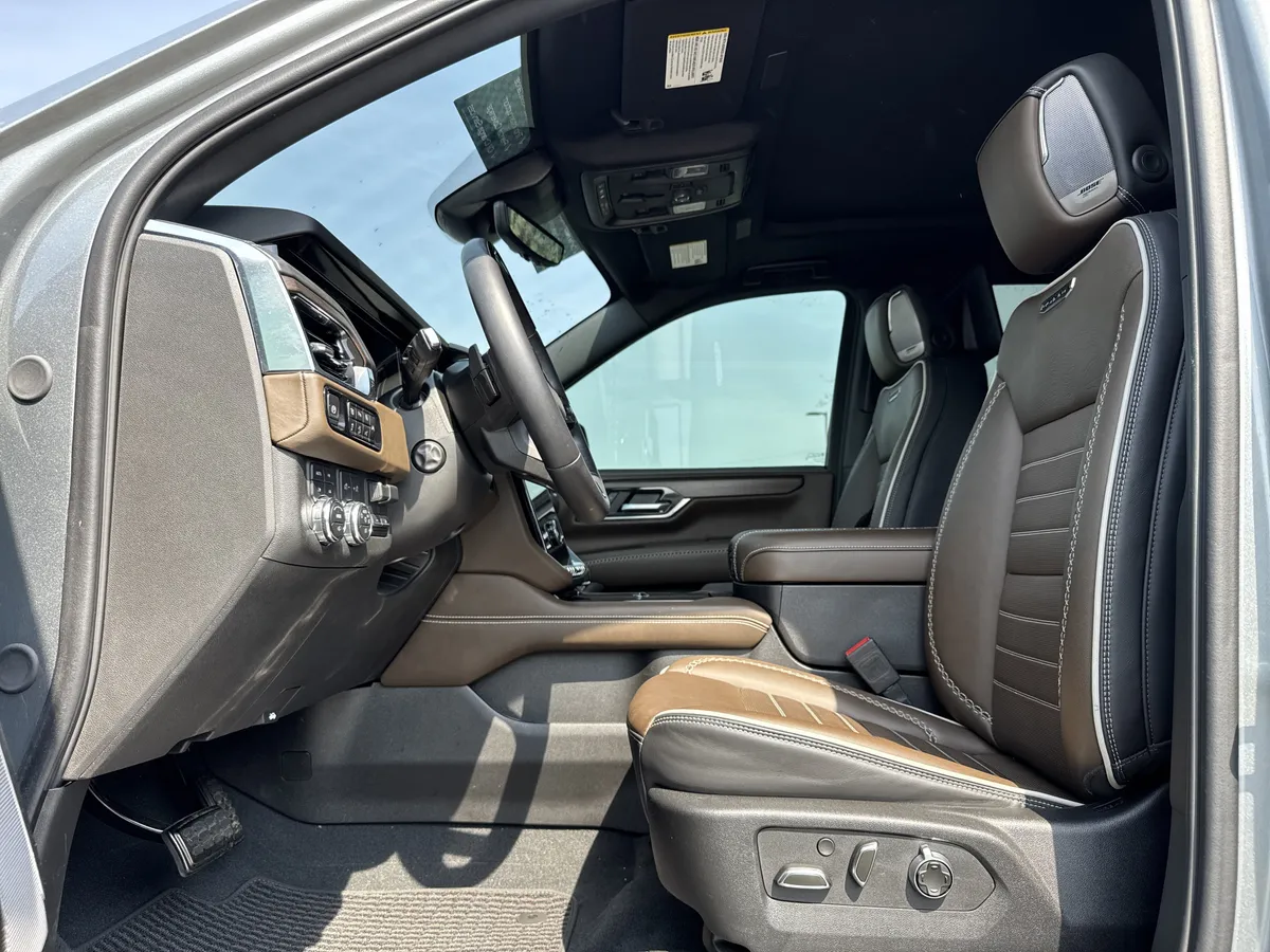 2025 GMC Yukon XL Denali Ultimate thumbnail 15
