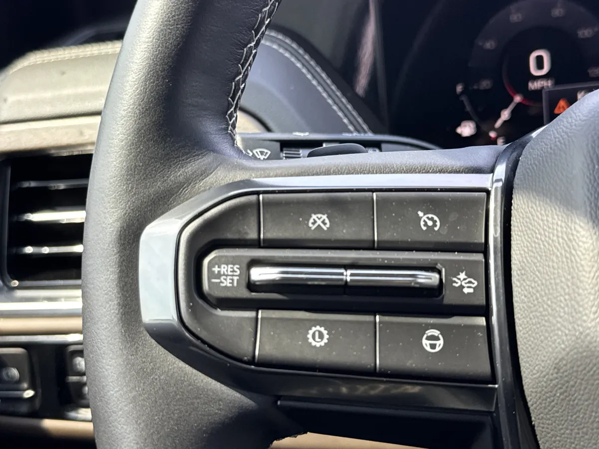 2025 GMC Yukon XL Denali Ultimate thumbnail 19