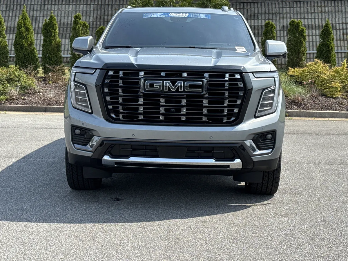 2025 GMC Yukon XL Denali Ultimate thumbnail 2