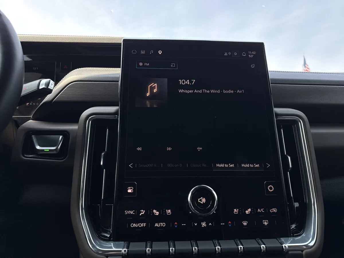2025 GMC Yukon XL Denali Ultimate thumbnail 23