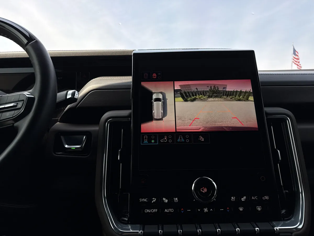 2025 GMC Yukon XL Denali Ultimate thumbnail 25