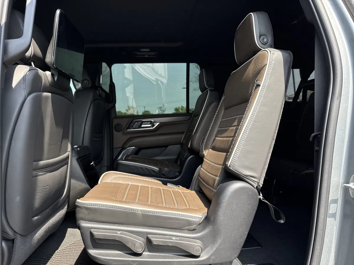 2025 GMC Yukon XL Denali Ultimate thumbnail 32