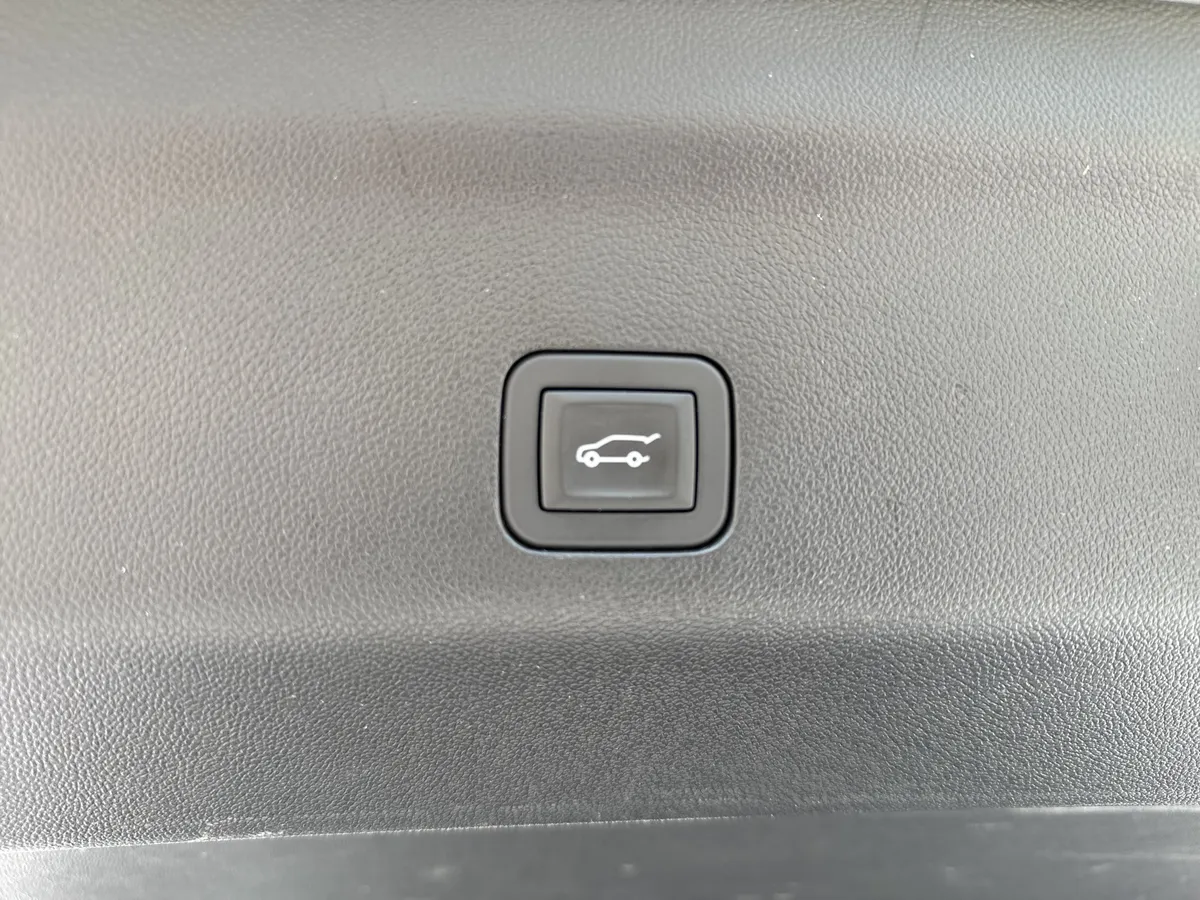 2025 GMC Yukon XL Denali Ultimate thumbnail 38