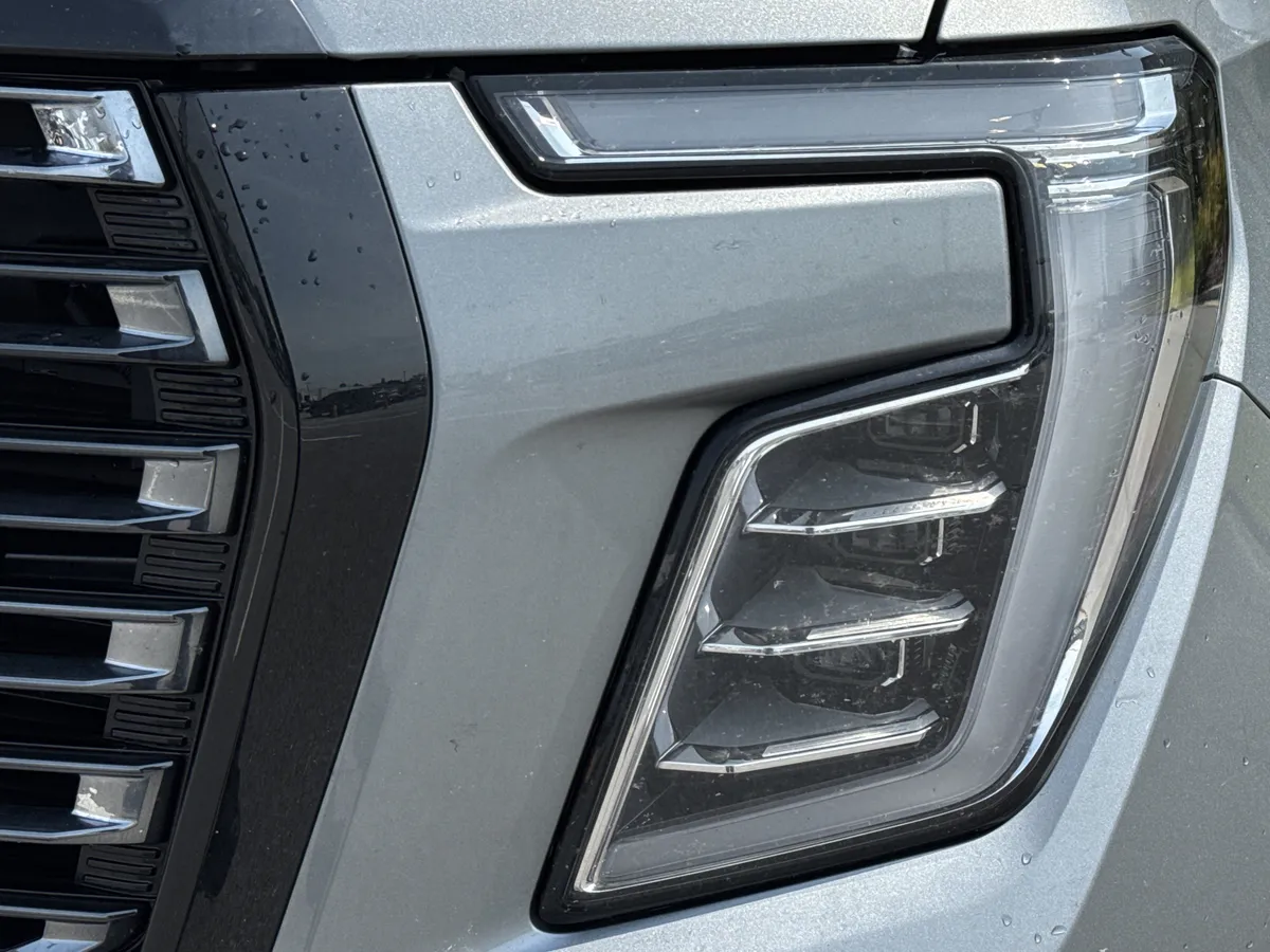2025 GMC Yukon XL Denali Ultimate thumbnail 5