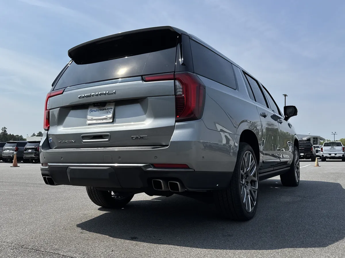 2025 GMC Yukon XL Denali Ultimate thumbnail 9