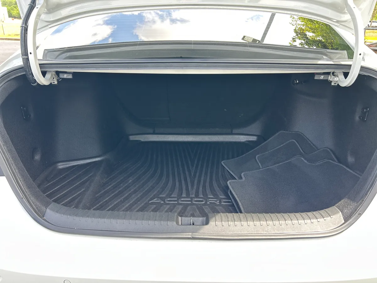 2025 Honda Accord Hybrid EX-L thumbnail 29