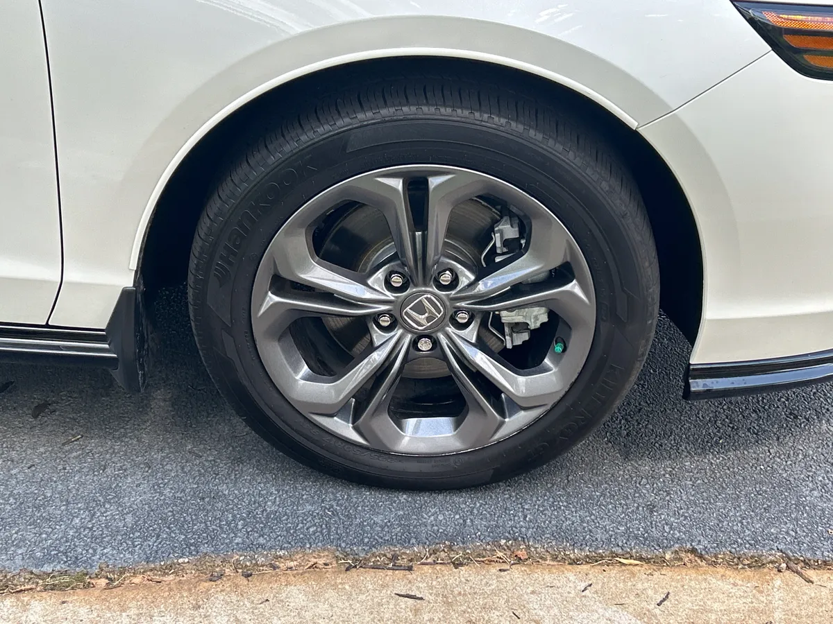 2025 Honda Accord Hybrid EX-L thumbnail 32