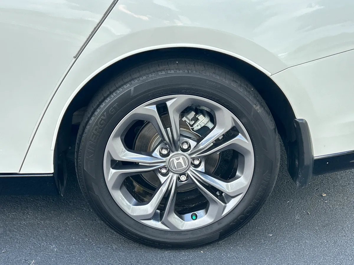 2025 Honda Accord Hybrid EX-L thumbnail 34