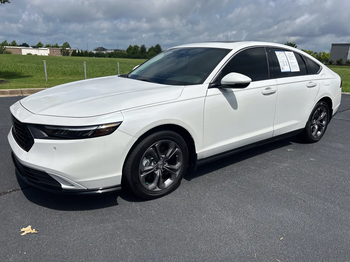 2025 Honda Accord Hybrid EX-L thumbnail 4