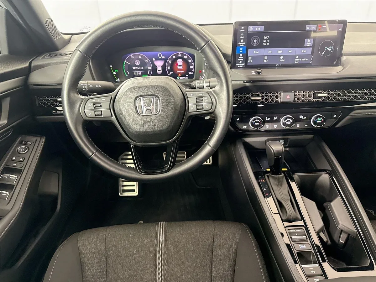 2025 Honda Accord Hybrid Sport thumbnail 28