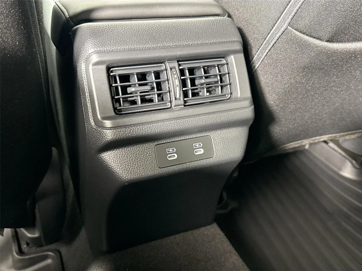 2025 Honda Accord Hybrid Sport thumbnail 32