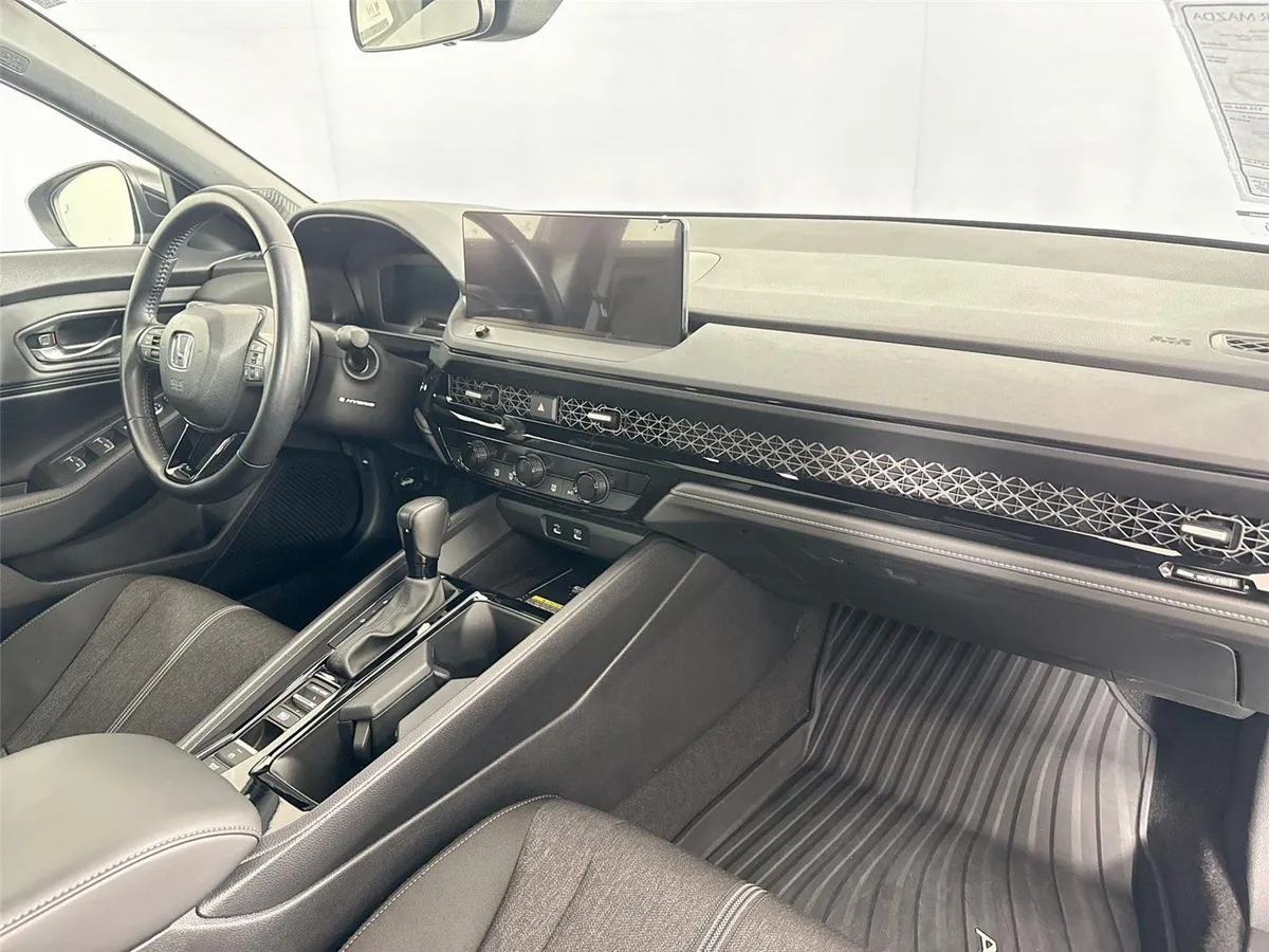 2025 Honda Accord Hybrid Sport thumbnail 38