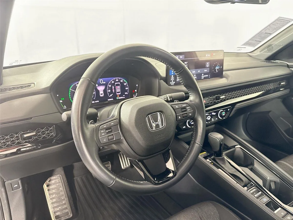 2025 Honda Accord Hybrid Sport thumbnail 4