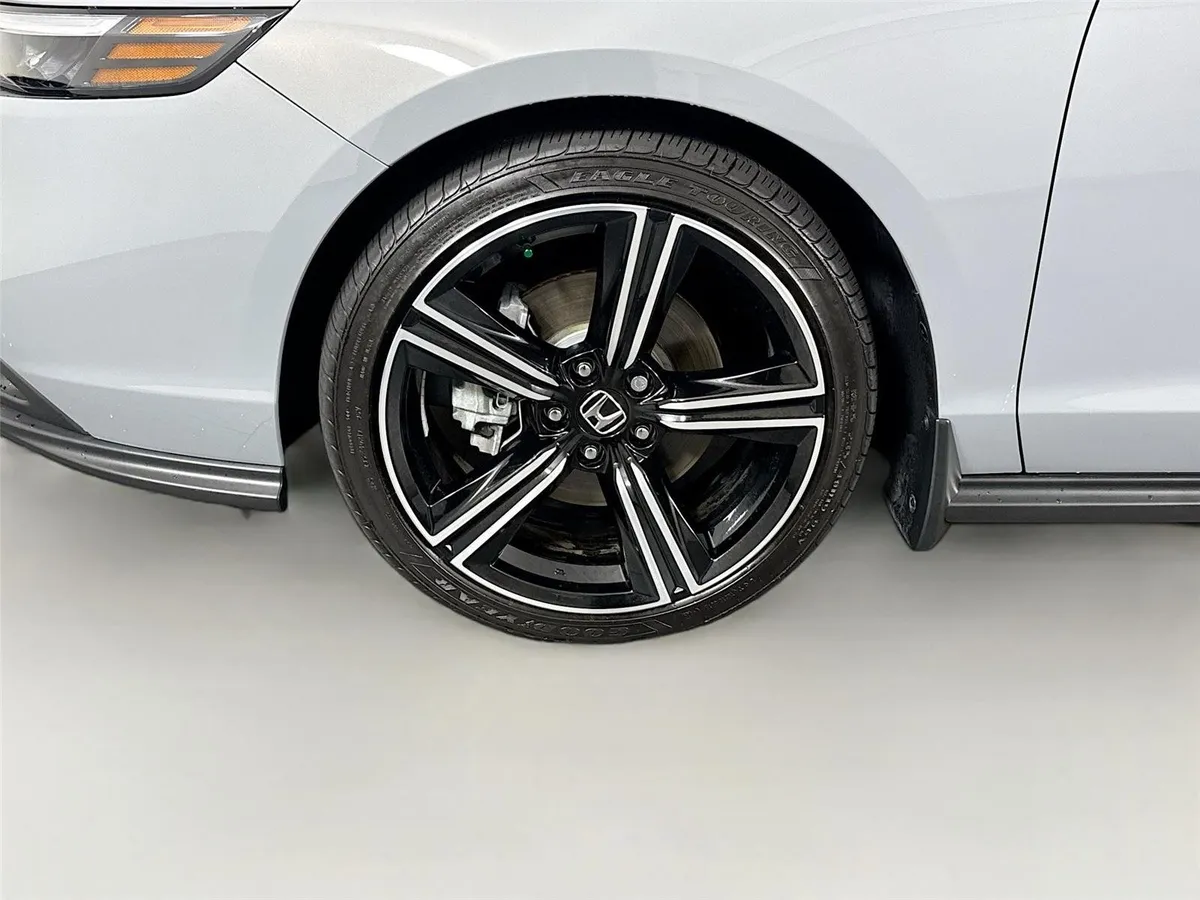 2025 Honda Accord Hybrid Sport thumbnail 40