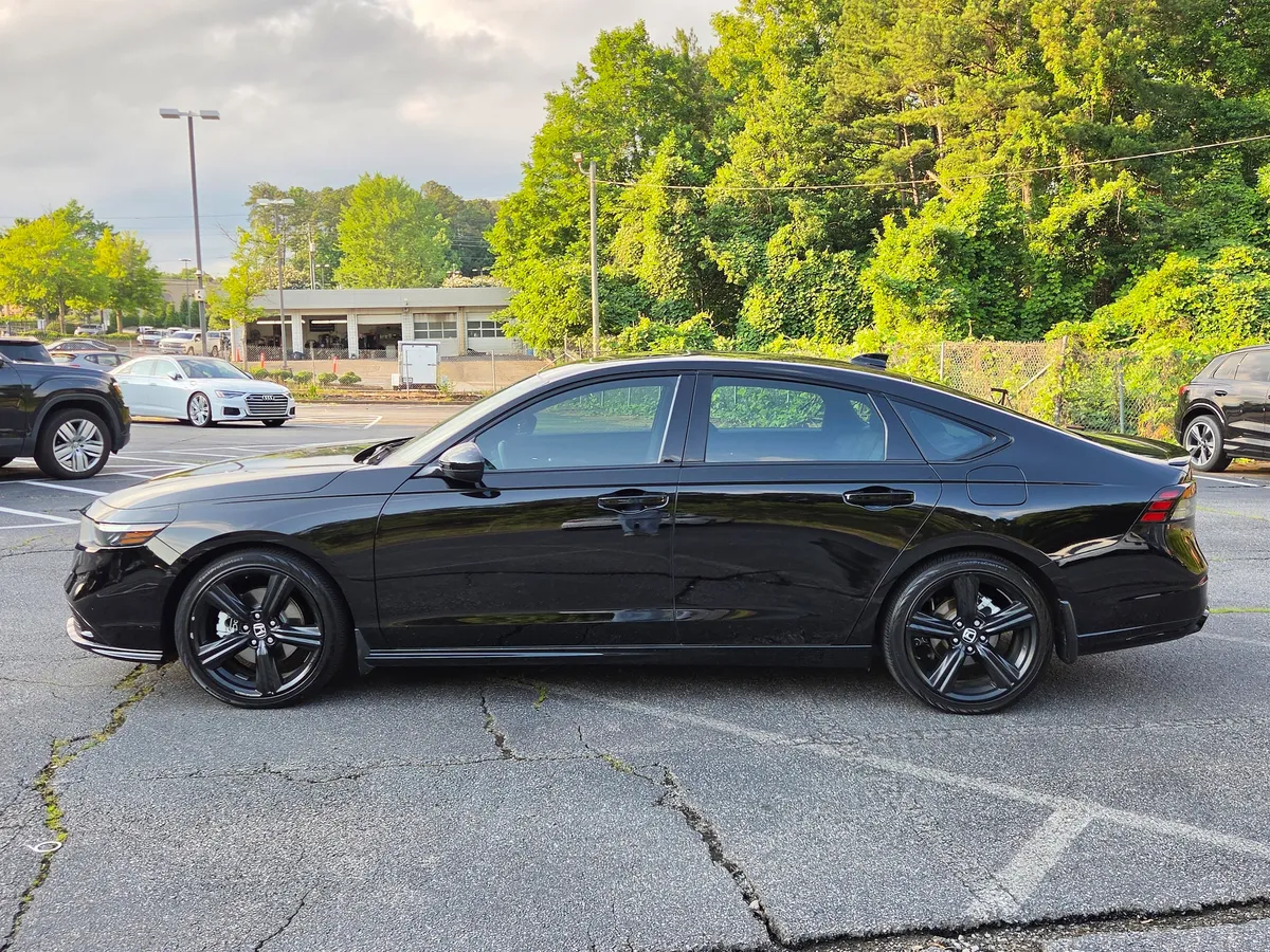 2025 Honda Accord Hybrid Sport-L thumbnail 2
